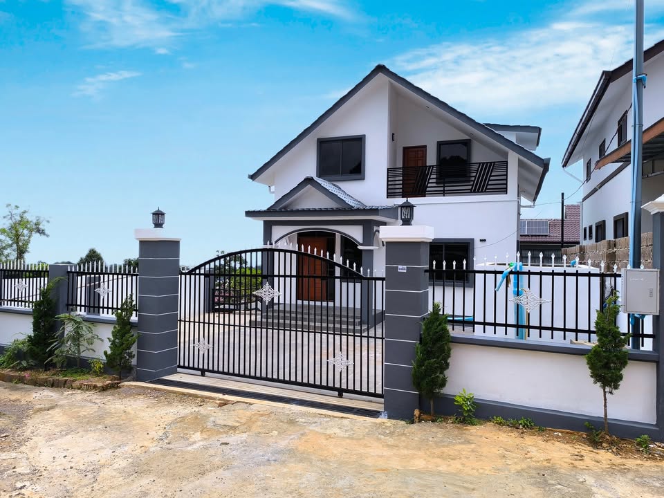 မန္တလေး - လားရှိုး လမ်းမကြီးမှ ၁ မိနစ်ခန့် အကွာအဝေး မှာရှိတဲ့ ရှုခင်းကောင်းသော အသင့်နေ RC နှစ်ထပ်ခွဲတိုက် အရောင်းလေးပါ! 🎊
