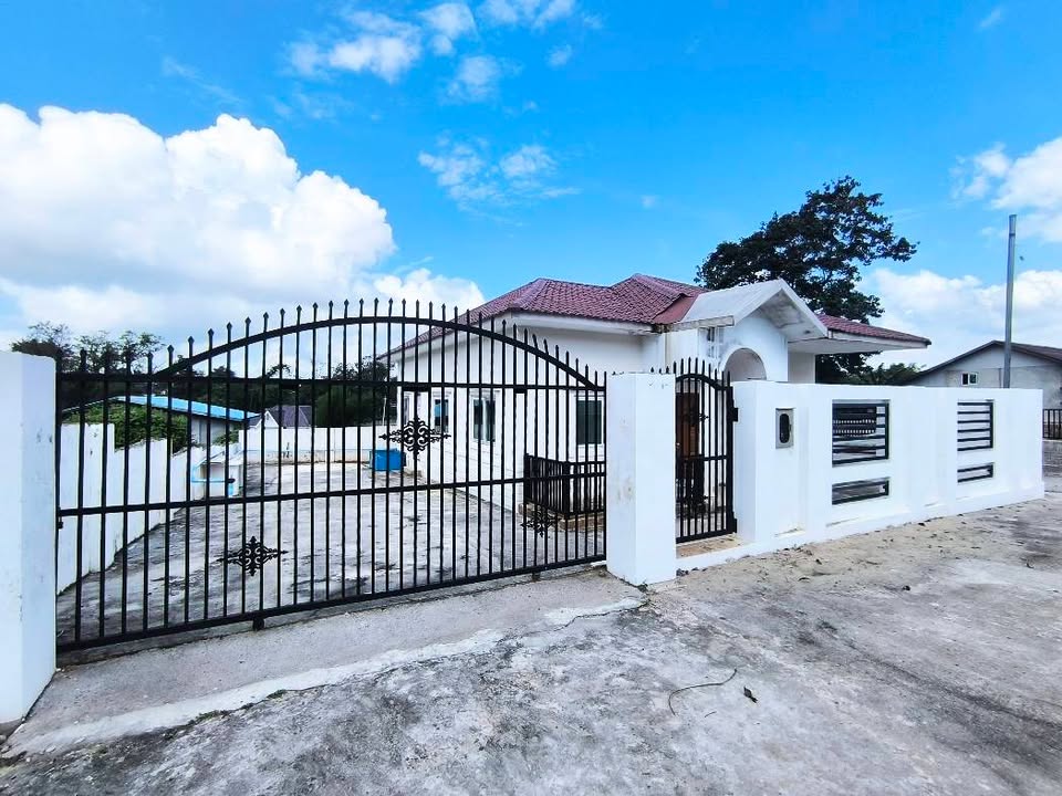 📍 စျေးကုန်းရပ် မှာရှိတဲ့ တစ်ထပ်တိုက် အရောင်းလေးပါ!