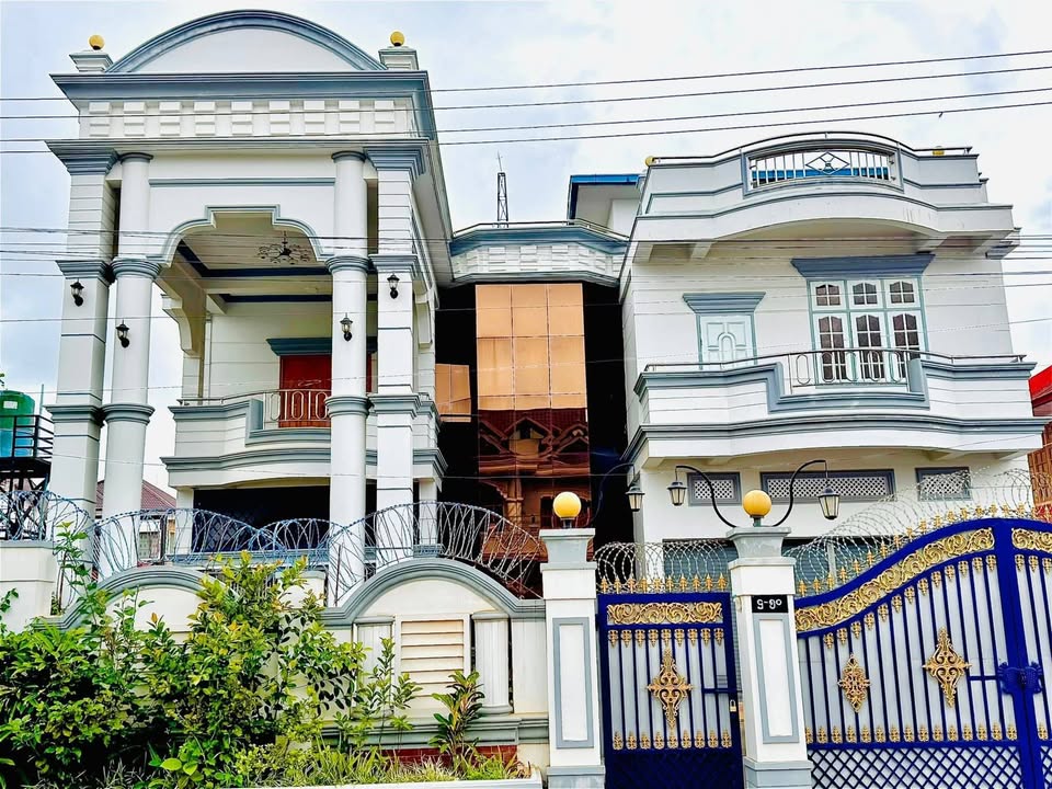 မေမြို့ရဲ့ နေရာကောင်း လမ်းသာ ရပ်ကွက်သန့်ထဲမှာရှိတဲ့ ခြံကျယ်ကျယ် အိမ်ကြီးအိမ်ကောင်း အရောင်းလေးပါ🎊