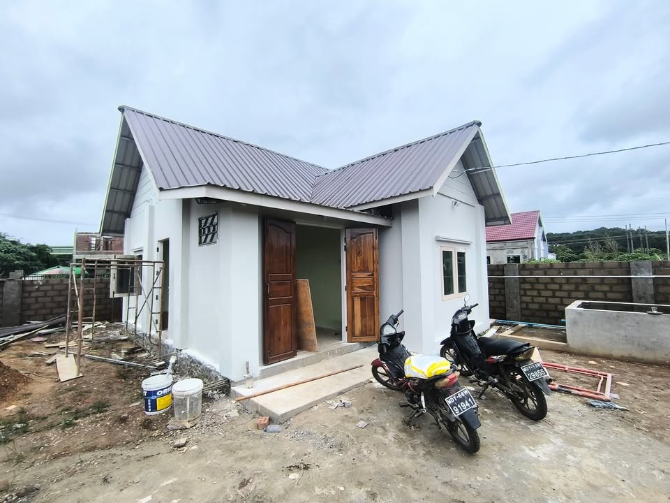 မကြာမှီ ပြီးစီးတော့မည့် အသင့်နေ အိမ်အသစ်စက်စက် အရောင်းလေးပါ! 🎉