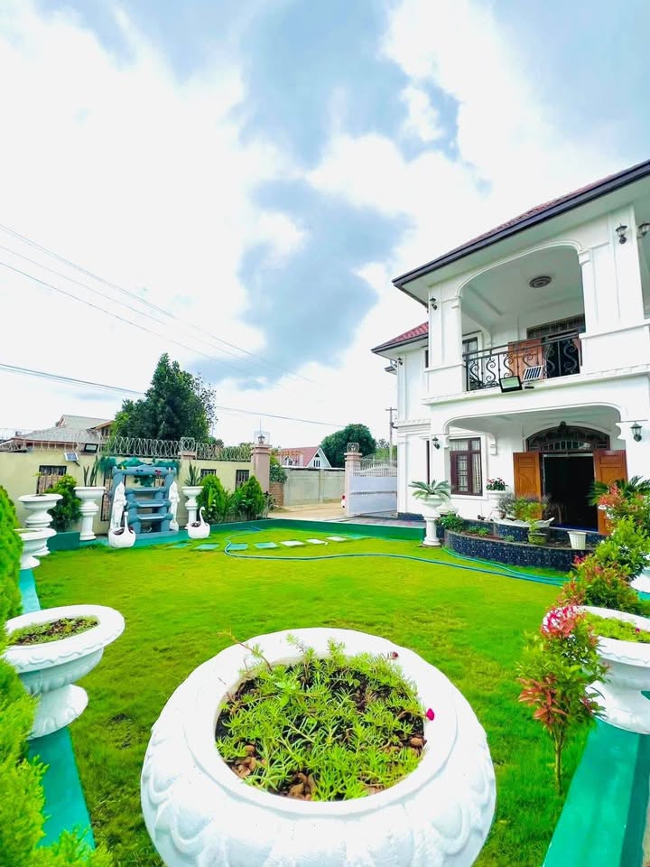 RC နှစ်ထပ်တိုက် အရောင်းလေးပါ....🏠