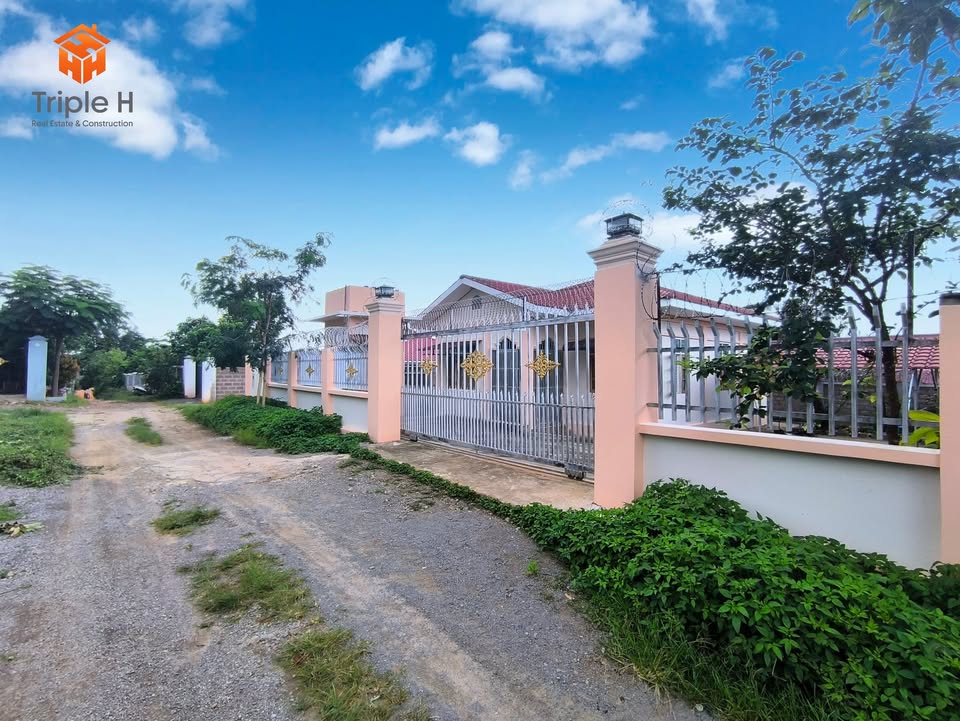 ခြံအသင့်အတင့် ကျယ်ဝန်းတဲ့ ရွာမြေ အိမ်အပါ အရောင်းလေးပါ! 🎉