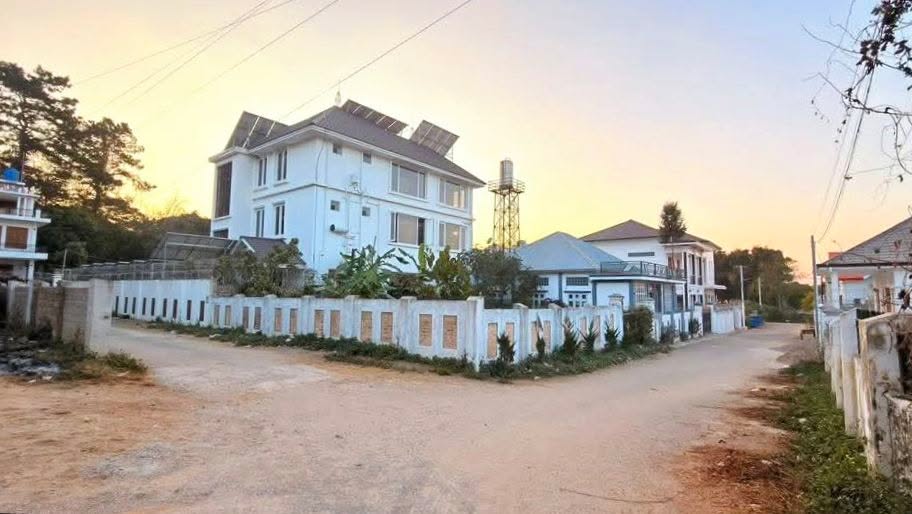 လမ်း (၂) ဘက်ရ ထောင့်ကွက် အရောင်းလေးပါ❗