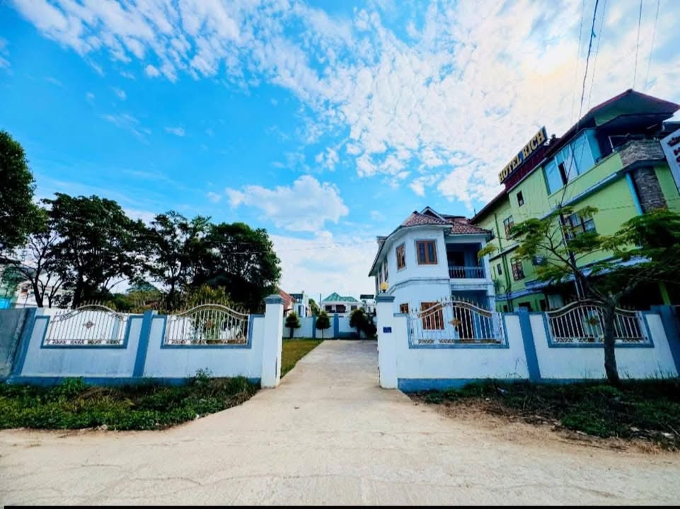 ကန်တော်လေး နှင့် ကန်တော်ကြီးကြား နေရာကောင်း စျေးနှုန်းသင့်တင့်သော ဂရန်မြေကွက်ကျယ် အိမ်အပါ အရောင်းလေးပါ! 🎉