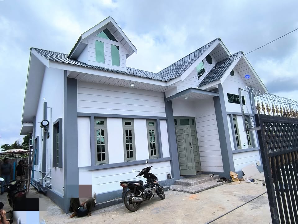 "နှီးဘုရားကြီး"အနီးမှာရှိတဲ့ RC တစ်ထပ်တိုက် အသစ်စက်စက်အရောင်းလေးပါ! 🎉