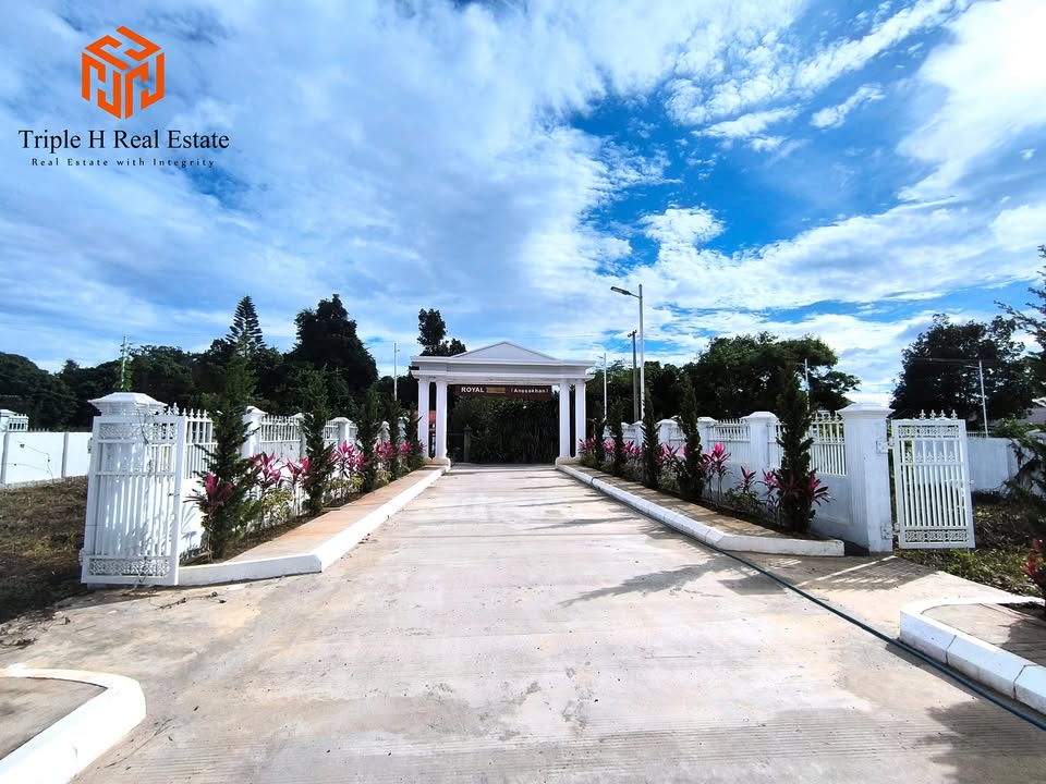 ပြင်ဦးလွင်မြို့၊ ရပ်ကွက်ကြီး (၁၇)၊ အနီးစခန်း မှာရှိတဲ့...